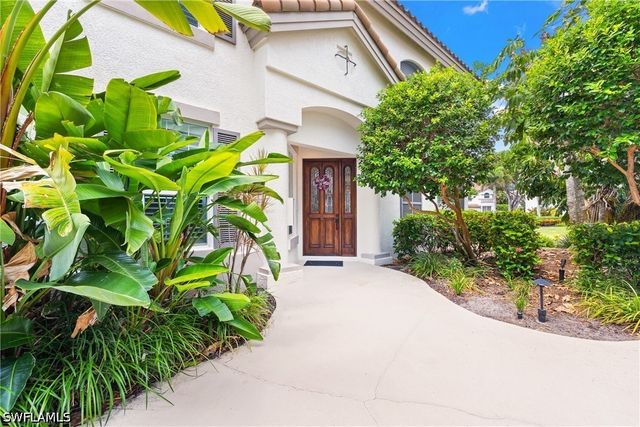 142 Colonade CIR 701, Naples, FL 34103