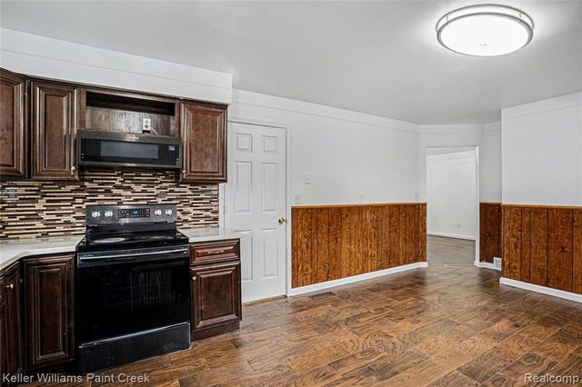 30016 Holly Court, Warren, MI 48092