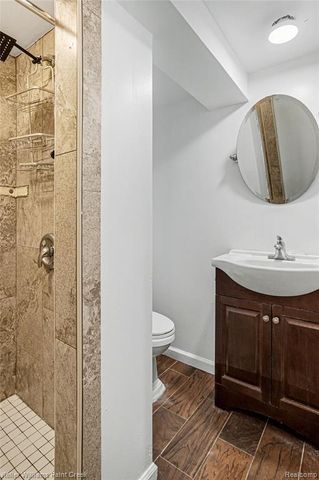 30016 Holly Court, Warren, MI 48092