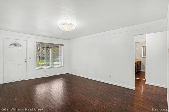 30016 Holly Court, Warren, MI 48092