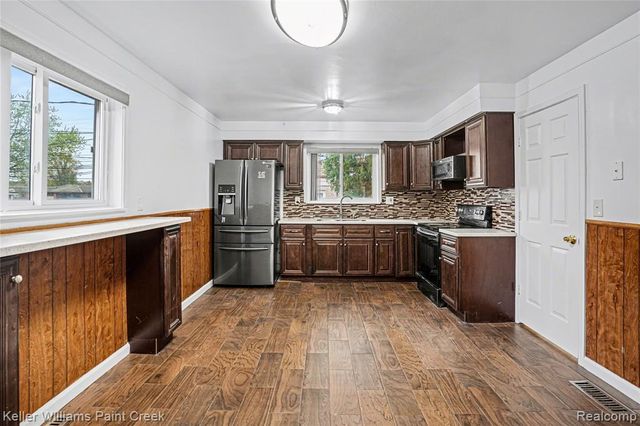 30016 Holly Court, Warren, MI 48092