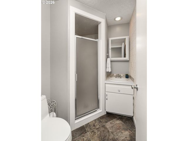 6015 Sw GLENBROOK Rd, Beaverton, OR 97007