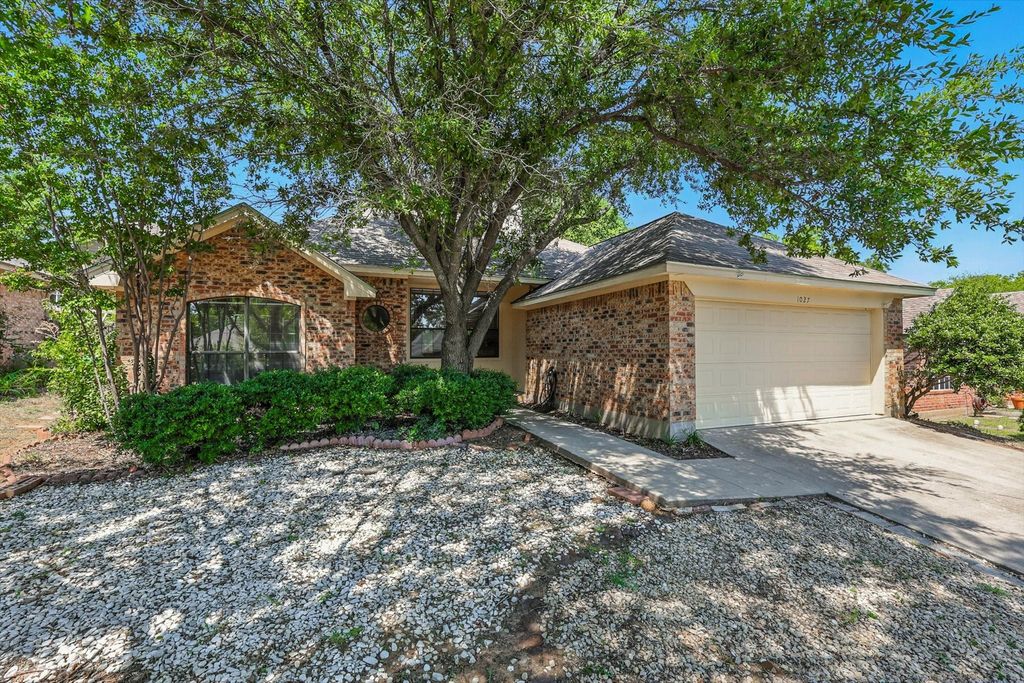 1027 Brittany Drive, Denton, TX 76209