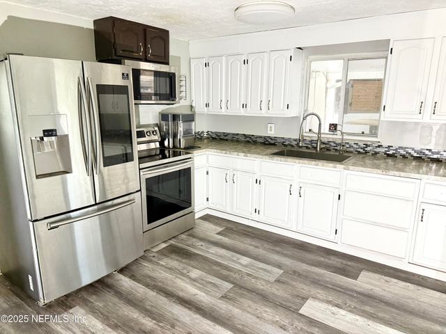185 LESTER Drive, Orange Park, FL 32073