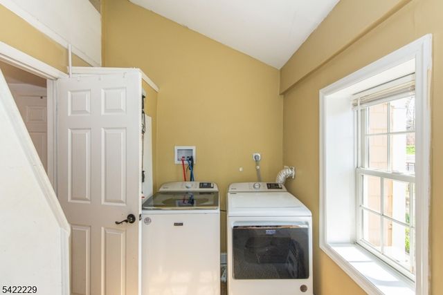 5 Bear Pond Trl, Hopatcong Boro, NJ 07821