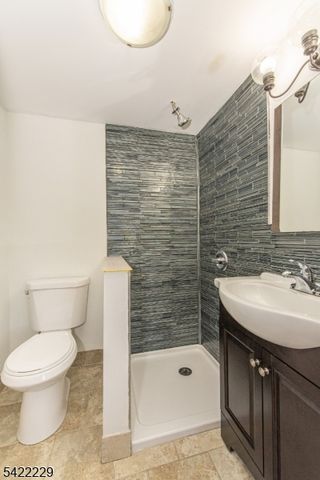 5 Bear Pond Trl, Hopatcong Boro, NJ 07821