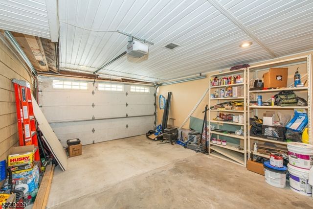 5 Bear Pond Trl, Hopatcong Boro, NJ 07821