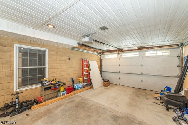 5 Bear Pond Trl, Hopatcong Boro, NJ 07821