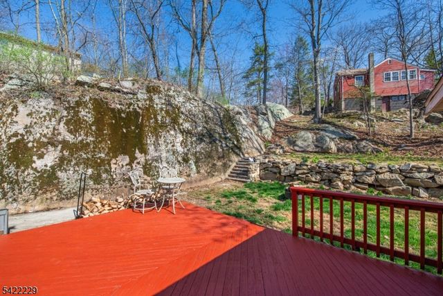 5 Bear Pond Trl, Hopatcong Boro, NJ 07821