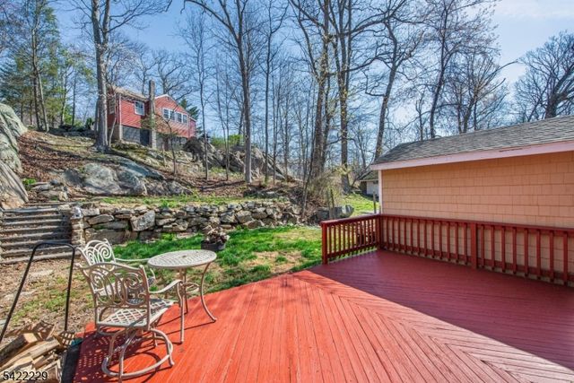 5 Bear Pond Trl, Hopatcong Boro, NJ 07821