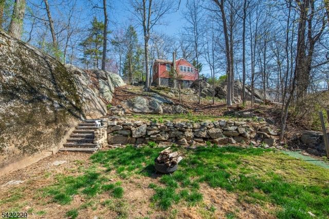 5 Bear Pond Trl, Hopatcong Boro, NJ 07821