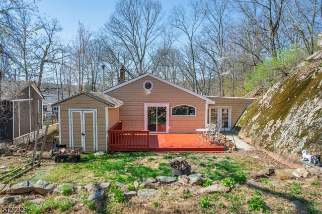5 Bear Pond Trl, Hopatcong Boro, NJ 07821