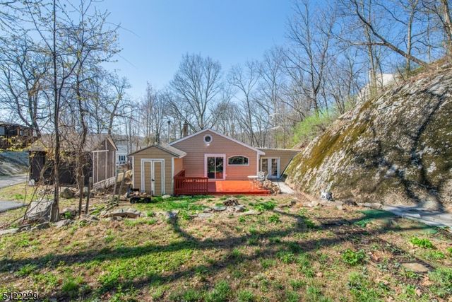 5 Bear Pond Trl, Hopatcong Boro, NJ 07821