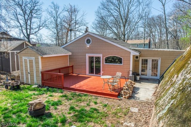 5 Bear Pond Trl, Hopatcong Boro, NJ 07821