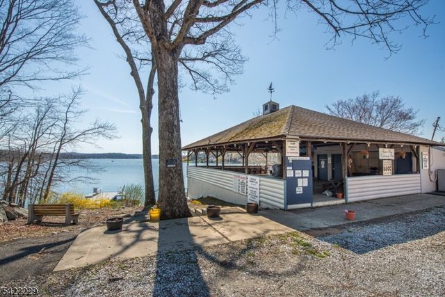 5 Bear Pond Trl, Hopatcong Boro, NJ 07821