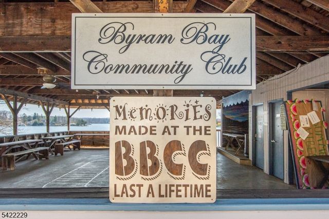 5 Bear Pond Trl, Hopatcong Boro, NJ 07821