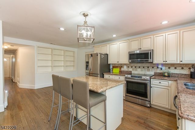 5 Bear Pond Trl, Hopatcong Boro, NJ 07821