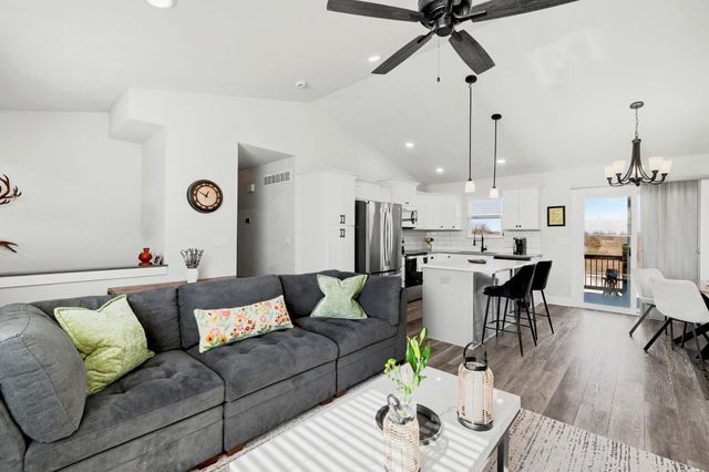 142 E Poplar Cir, Goddard, KS 67052