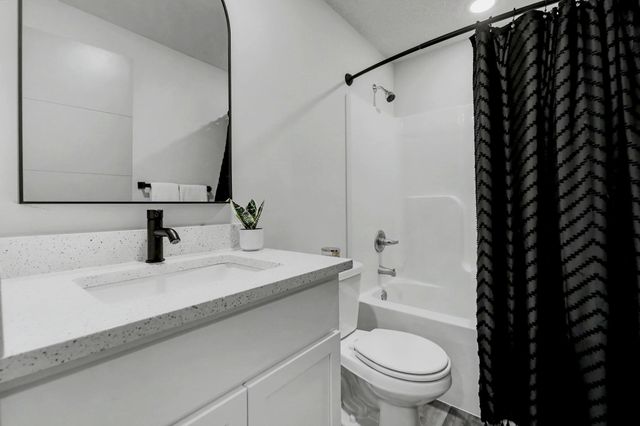 142 E Poplar Cir, Goddard, KS 67052