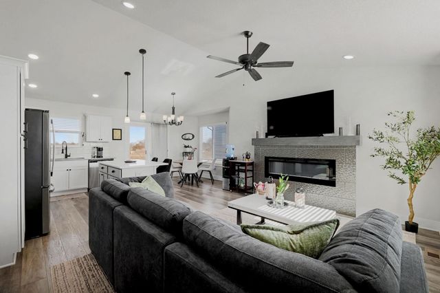 142 E Poplar Cir, Goddard, KS 67052