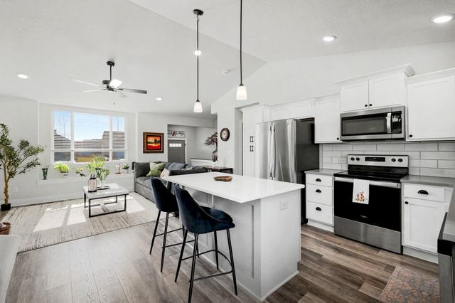 142 E Poplar Cir, Goddard, KS 67052