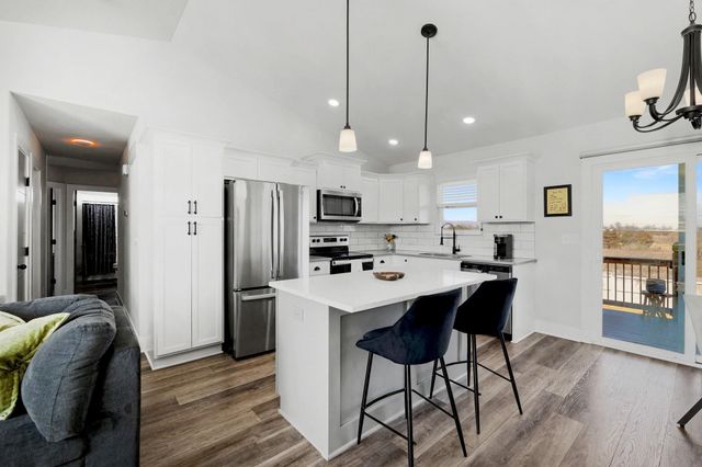 142 E Poplar Cir, Goddard, KS 67052