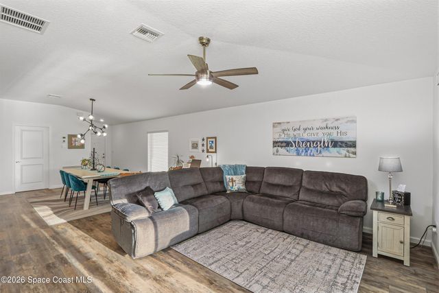 1995 Diablo Circle SW, Palm Bay, FL 32908