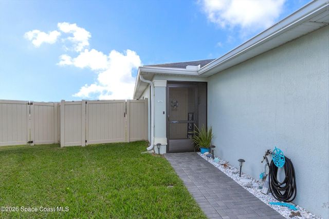 1995 Diablo Circle SW, Palm Bay, FL 32908