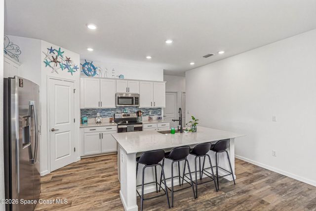 1995 Diablo Circle SW, Palm Bay, FL 32908