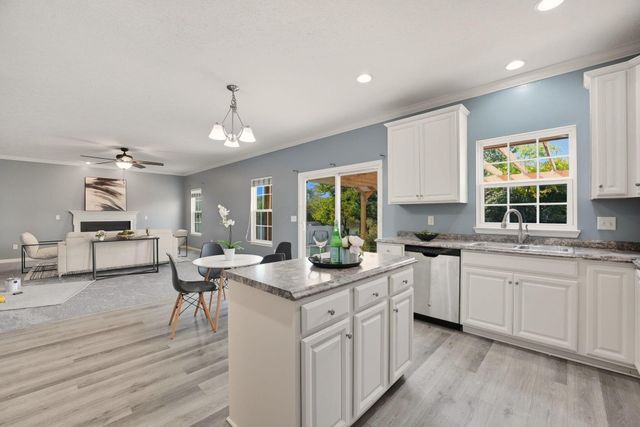 173 Old Colony Drive, Delaware, OH 43015