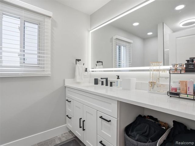 10754 Oxbow Lakeshore Drive, White Lake, MI 48386