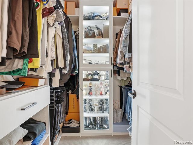 10754 Oxbow Lakeshore Drive, White Lake, MI 48386