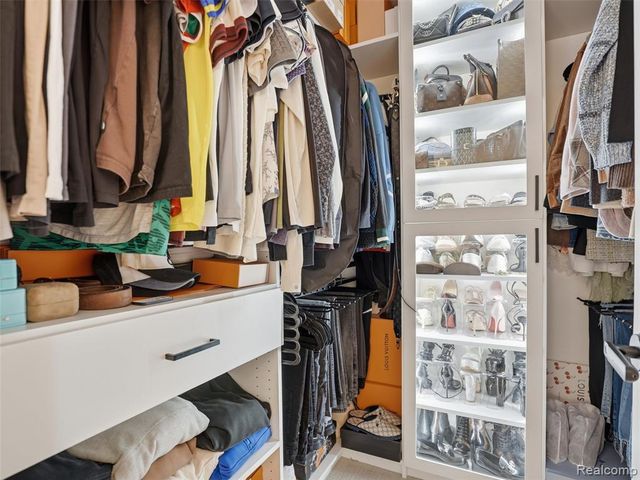 10754 Oxbow Lakeshore Drive, White Lake, MI 48386