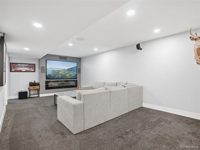 10754 Oxbow Lakeshore Drive, White Lake, MI 48386