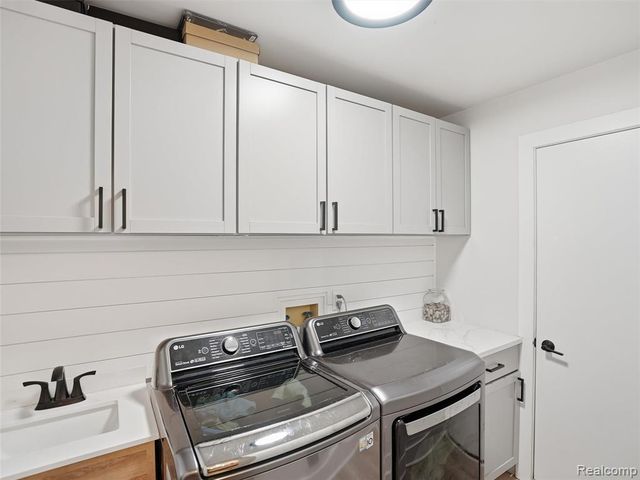 10754 Oxbow Lakeshore Drive, White Lake, MI 48386