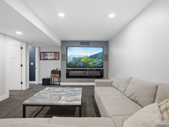 10754 Oxbow Lakeshore Drive, White Lake, MI 48386