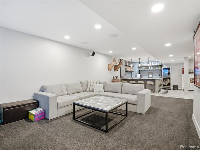 10754 Oxbow Lakeshore Drive, White Lake, MI 48386