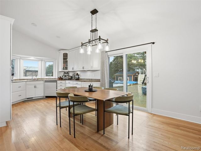 10754 Oxbow Lakeshore Drive, White Lake, MI 48386