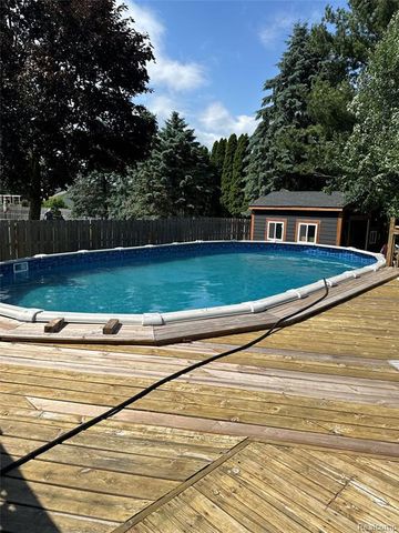 10754 Oxbow Lakeshore Drive, White Lake, MI 48386