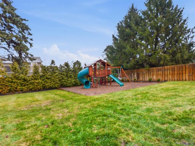 10754 Oxbow Lakeshore Drive, White Lake, MI 48386