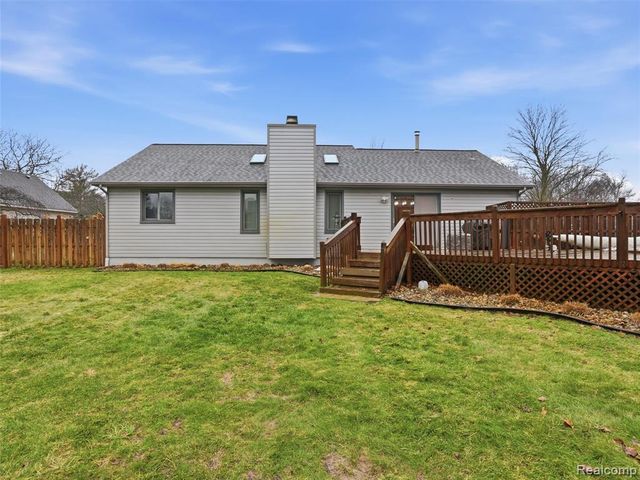 10754 Oxbow Lakeshore Drive, White Lake, MI 48386