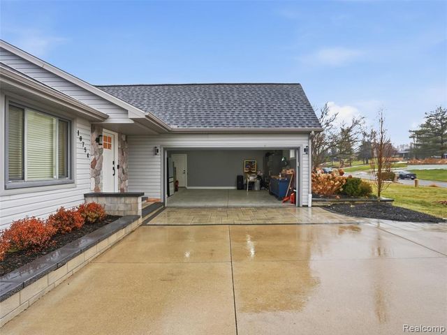 10754 Oxbow Lakeshore Drive, White Lake, MI 48386