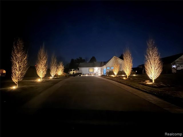 10754 Oxbow Lakeshore Drive, White Lake, MI 48386