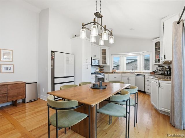 10754 Oxbow Lakeshore Drive, White Lake, MI 48386