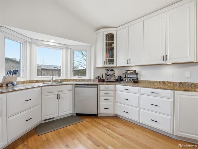 10754 Oxbow Lakeshore Drive, White Lake, MI 48386