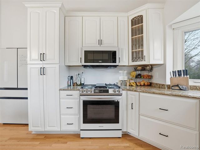 10754 Oxbow Lakeshore Drive, White Lake, MI 48386