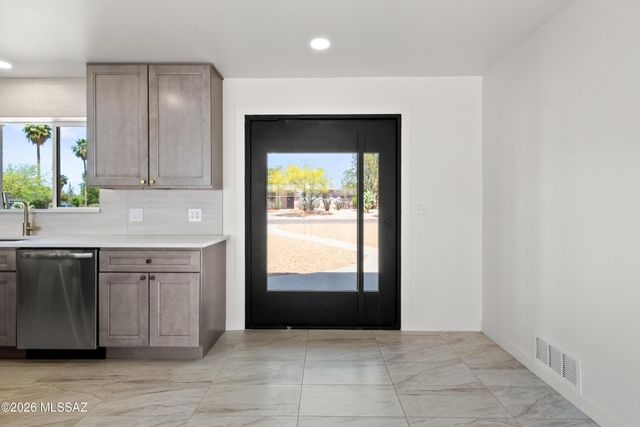 5324 E 8th Street, Tucson, AZ 85711