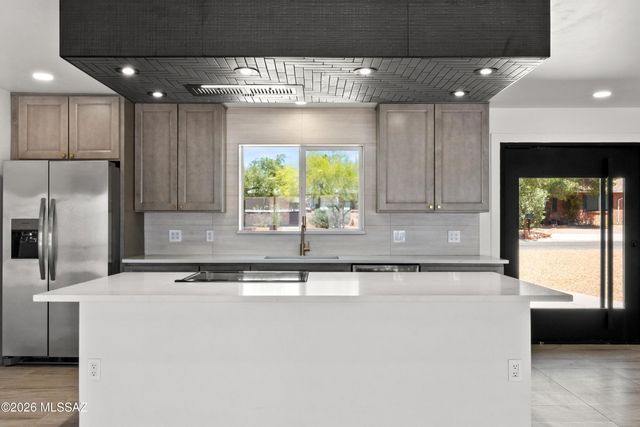 5324 E 8th Street, Tucson, AZ 85711