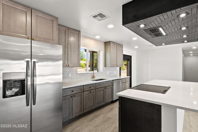 5324 E 8th Street, Tucson, AZ 85711