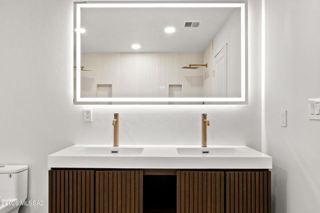 5324 E 8th Street, Tucson, AZ 85711